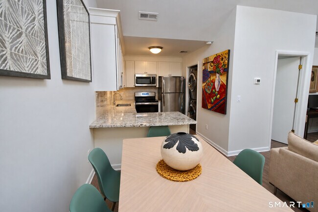 2289 Bedford St Unit D5