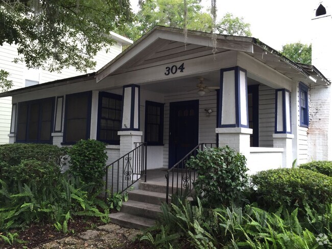 Building Photo - FALL 2025!!! Historic Home Near Norman Hal...