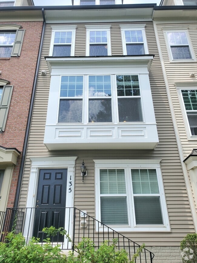 Building Photo - 135 Prado Ln Rental
