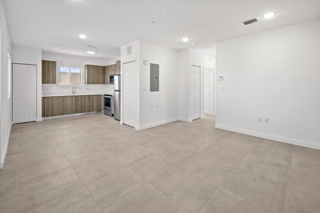 Photo - 1295 W 69th St Apartamento