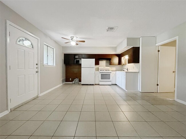 Photo - 2503 Cecil Dr