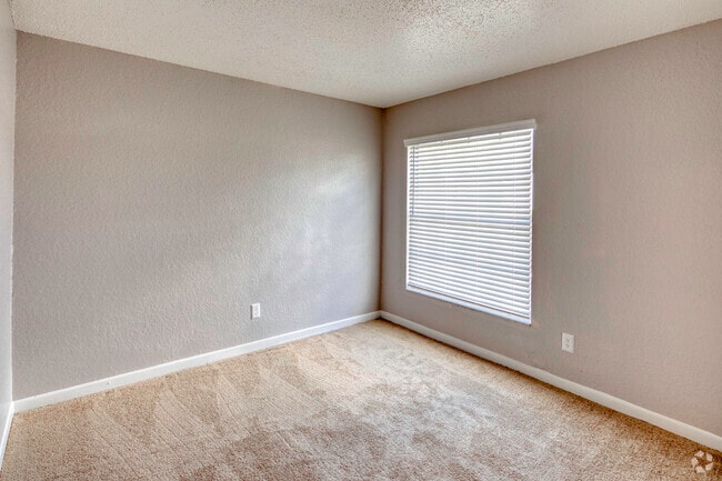 2BR, 2BA - 850SF - 7402 Heritage Hills Dr Tampa, FL 33637-5747