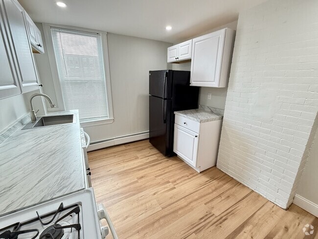 Building Photo - 11 Linden St Unit 2 Rental