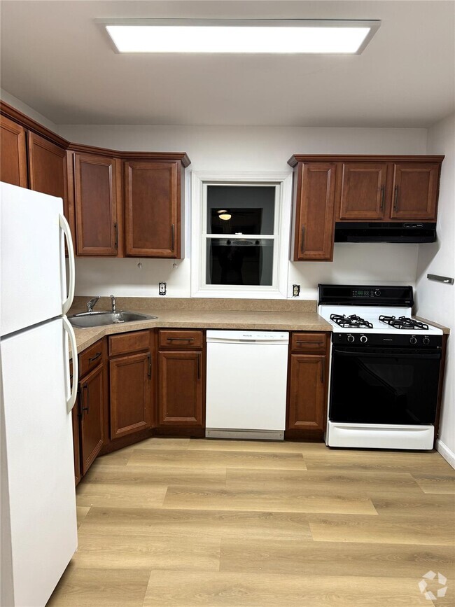 Building Photo - 542 E Pine St Unit Main Rental