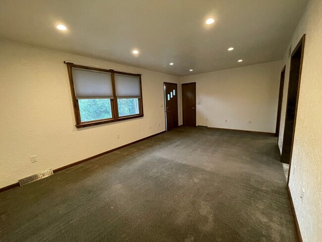 Photo - Nicely Renovated 2 Bedroom/2  Bath in Bon ...