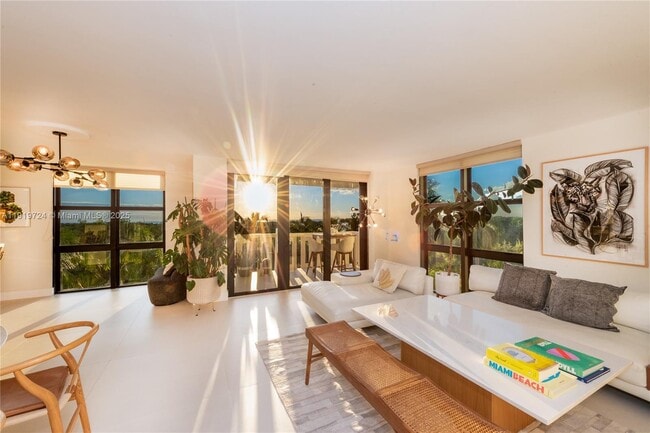 Building Photo - 1121 Crandon Blvd Unit D402