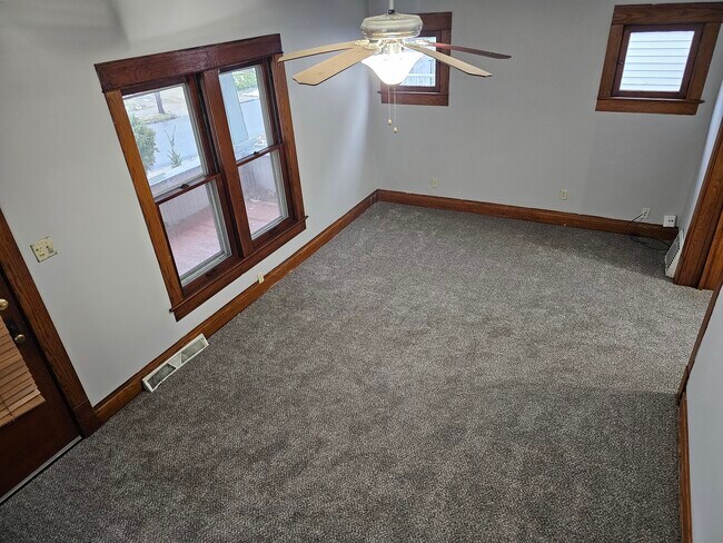 1098 Big Falls Ave