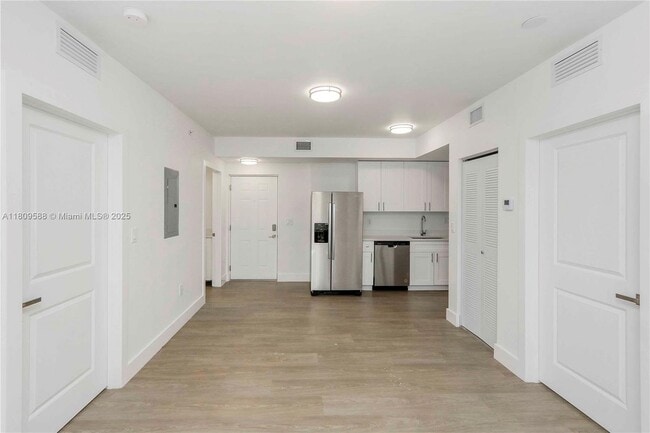 Building Photo - 1620 NW 18th St Unit 202-202 Rental