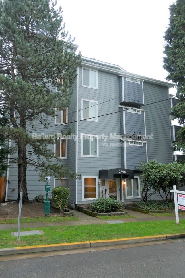 Building Photo - 12314 32nd Ave NE Unit 205