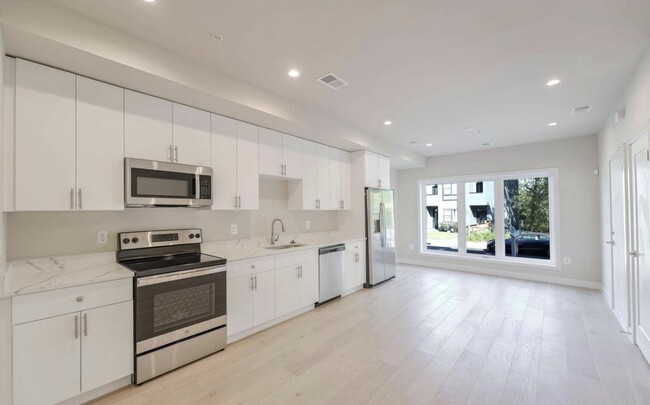 Photo - 2536 Elvans Rd SE