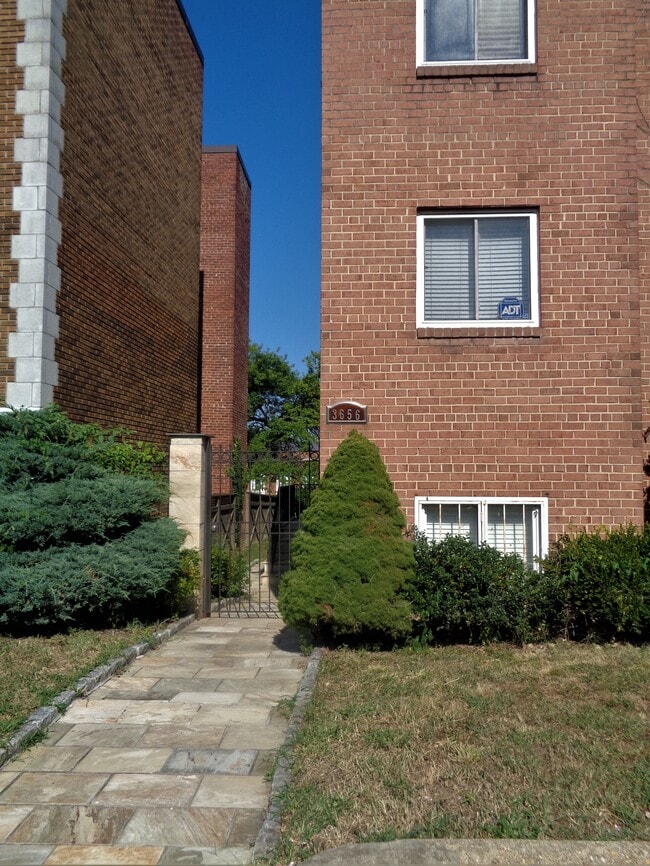 Photo - 3656 New Hampshire Ave NW Unidad 4