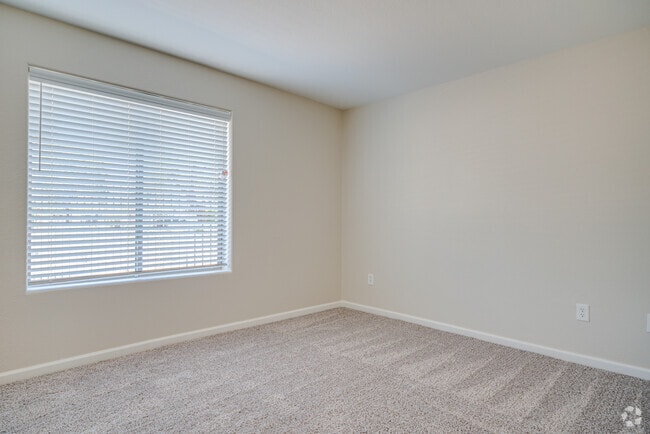 1 BR, 1 BA - 658 SF