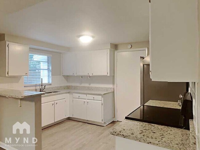 Photo - 2233 Selkirk St