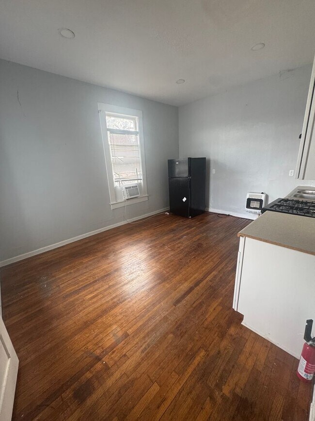 Photo - Two Bedroom Highland Apartment