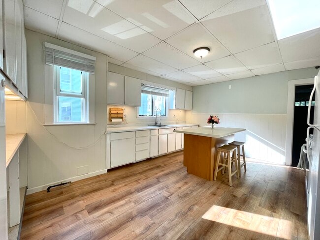 Building Photo - 42 Summer St Unit 42 Summer Street Rental