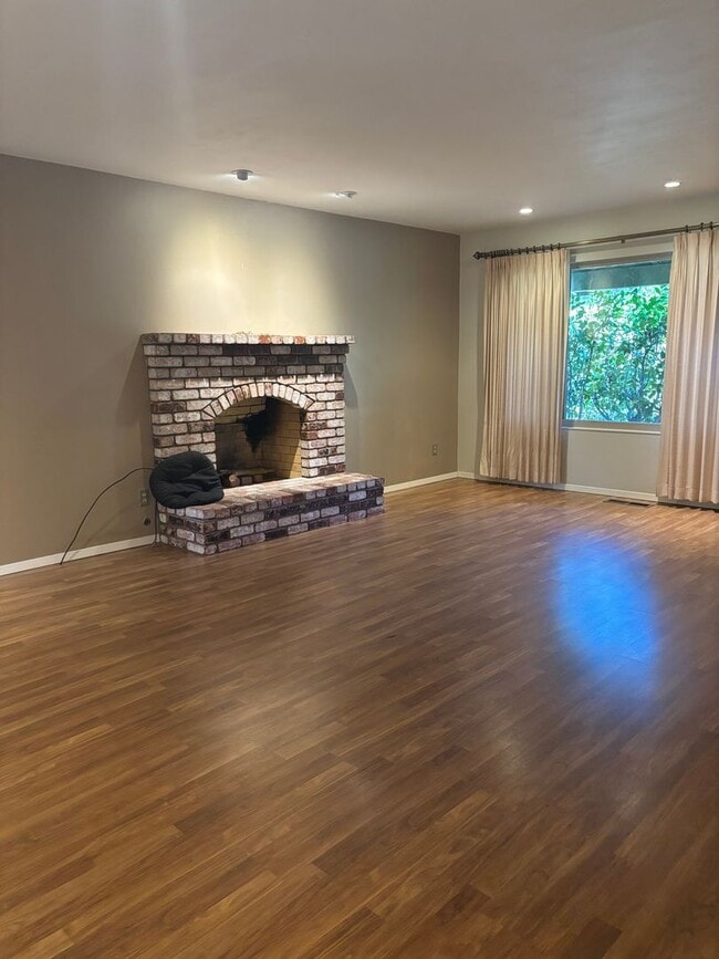 Photo - 3 bedroom 2 bath on Hidden Valley Dr