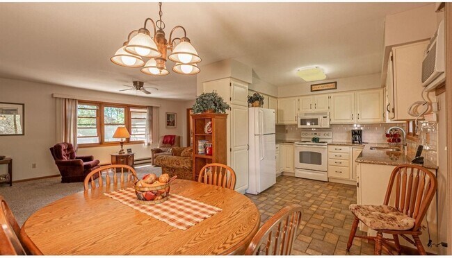 Photo - 1135 Manor Dr Unit 27