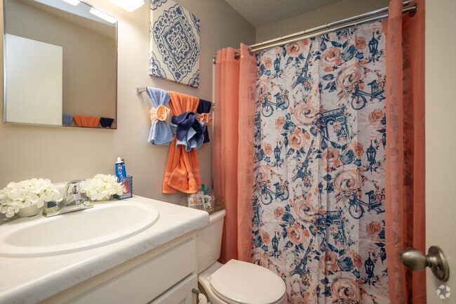 2BR,1BA - 896SF - Living Room