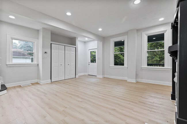 Photo - 392 Calderwood Ave