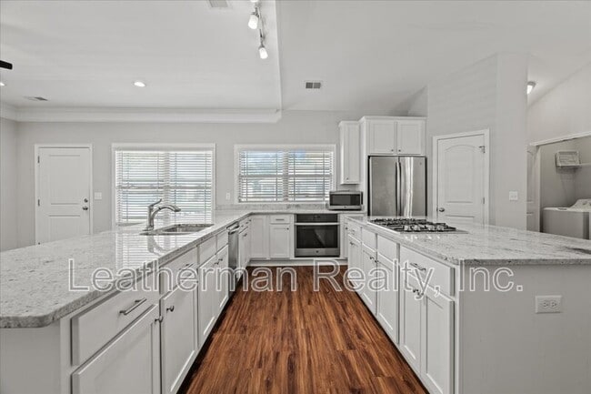 Photo - 405 Senate St