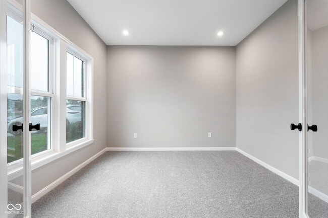 Photo - 335 Atlas Dr