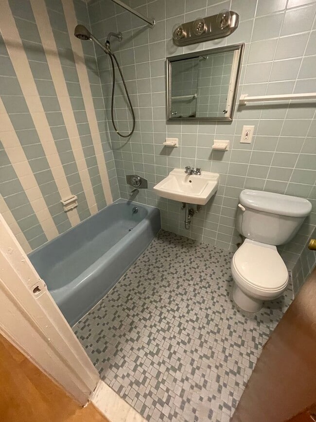 Photo - Large studio with heat and water included!