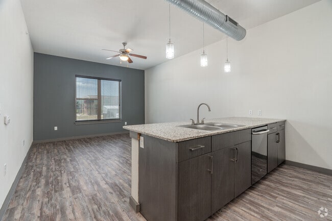 1 habitación, 1 baño - 705 pies cuadrados - Cocina - East End Lofts at the Railyard