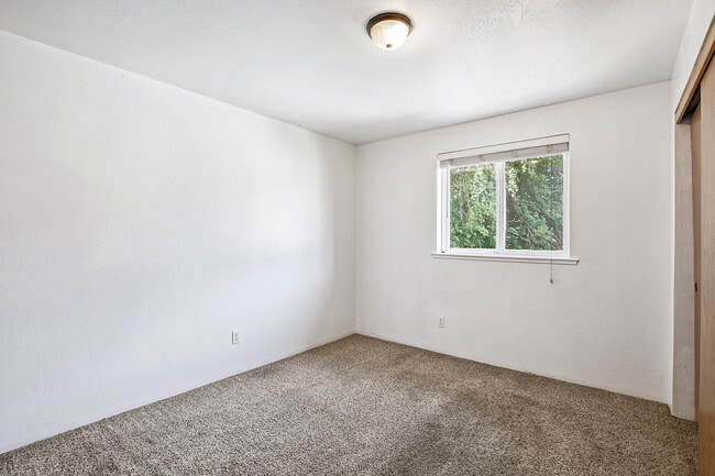 Two bright bedroomm - 1845 N Keene Way Dr Unidad 2