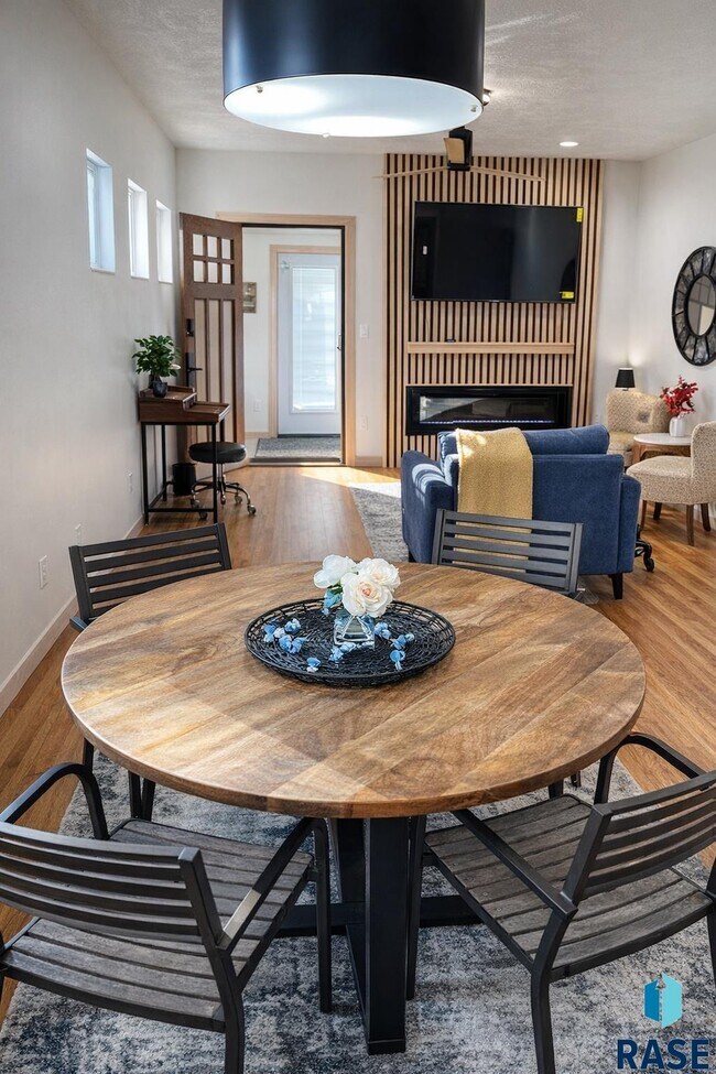 Photo - 920 S Summit Ave