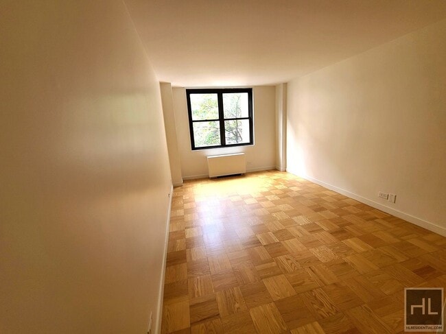 Building Photo - EAST 49 STREET Unit 1B