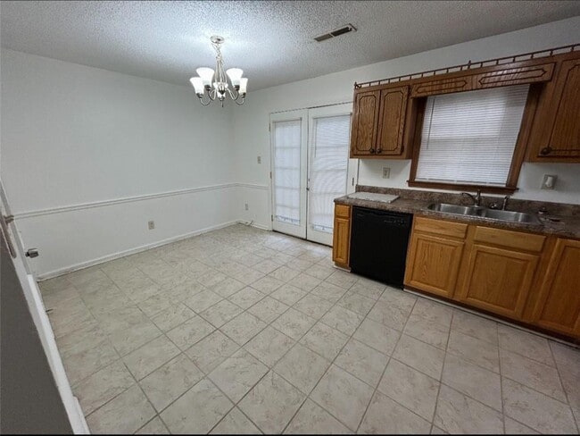 Photo - 1680 Winchester Way SE