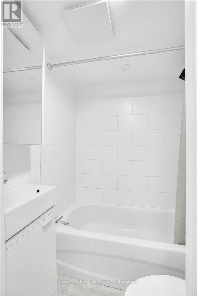 Photo - 15 Thorburn Ave