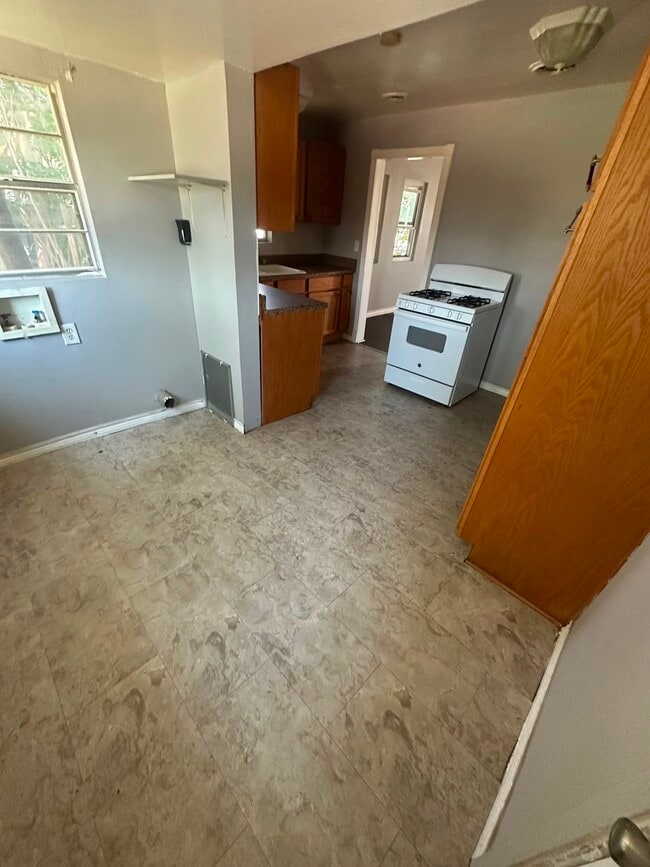 Photo - 103 N Florida St