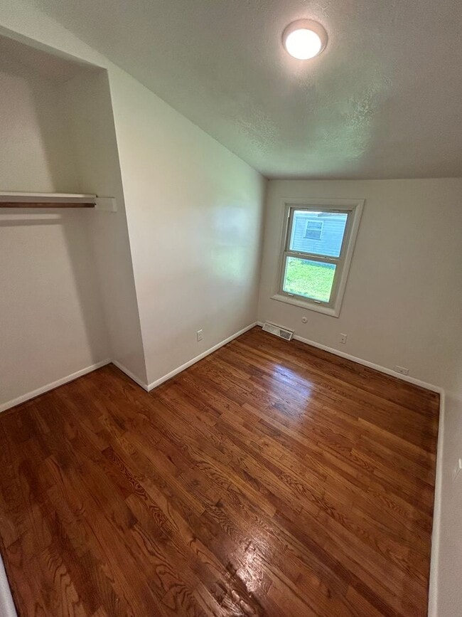 Photo - 3 Bed 1.5 Bath 1 Car Garage $1395.00