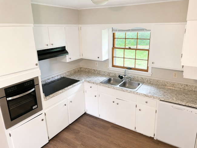Photo - 617 Austin Dr NW