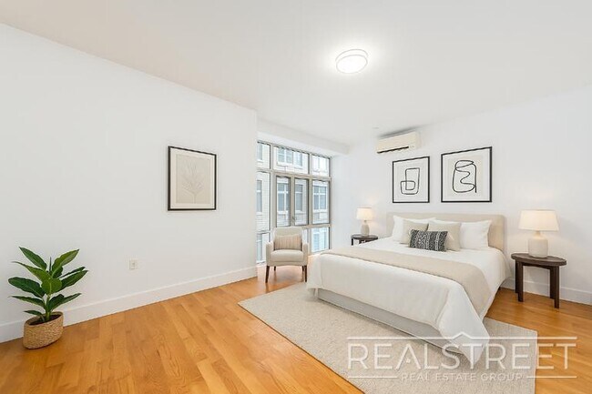 Photo - LUXURY LOFT in Queens! Unit 328