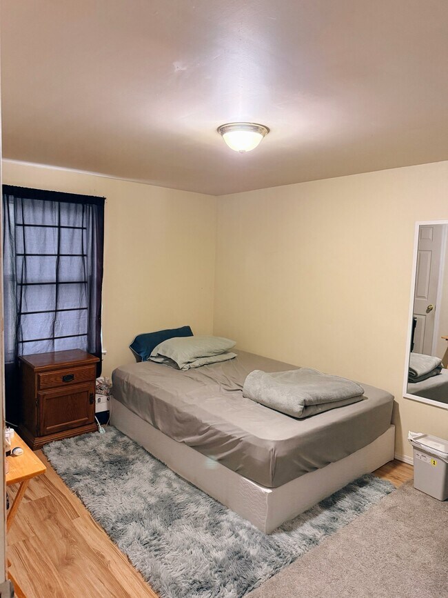 Front Large Bedroom - 877 Marion Av Unit Upper