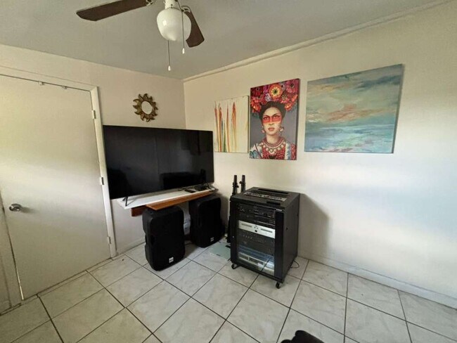 Photo - 1001 NE 212th Ter Unit Efficiency