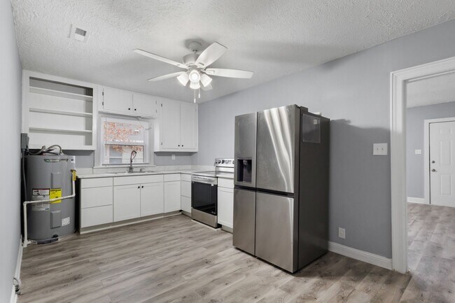 Photo - Charming 2-bedroom, 1-bathroom Duplex in C...