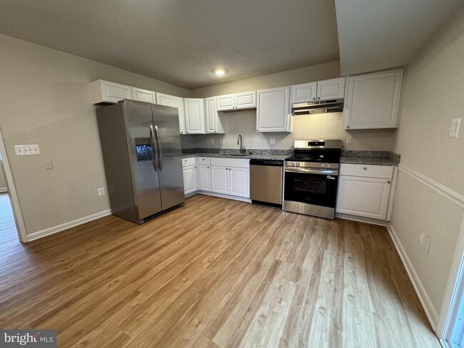 Building Photo - 5140 Redbud Rd