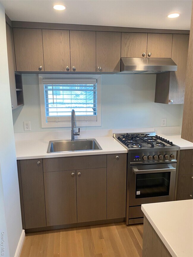 Photo - 75 W Washington Ave