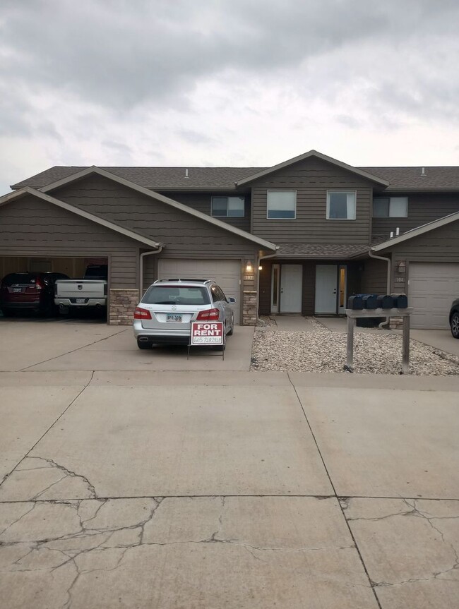 Building Photo - Two bedroom one bathroom w/ single garage Rental