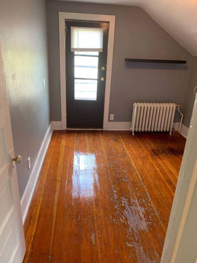 Photo - 3 Bedroom Duplex Unit 1026A Upper