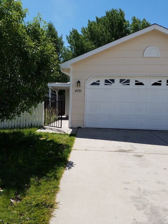 Building Photo - 4701 Cottage Ln