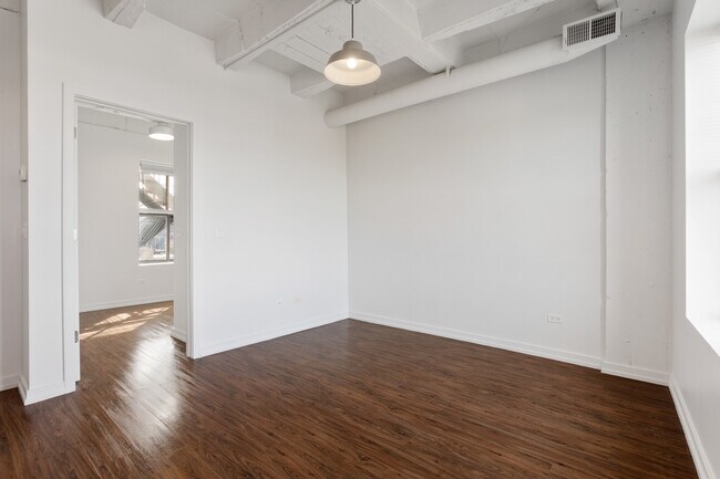 Photo - 1325 W Wilson Ave Unidad 1011