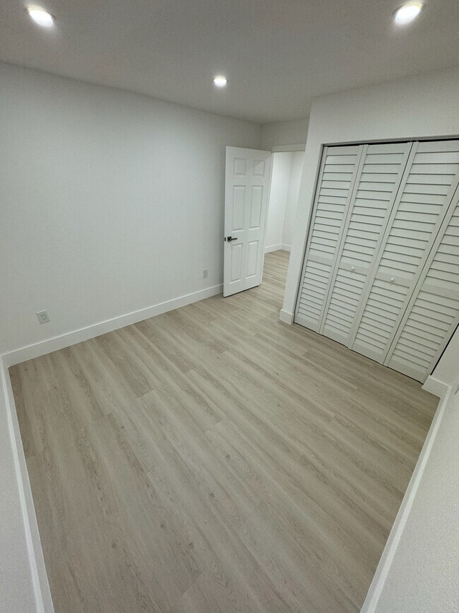 Photo - 40 SW 147th Ave