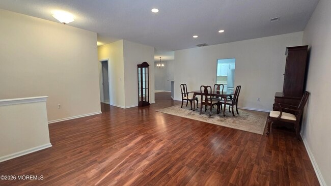 Photo - 16 Golden Willows Ave