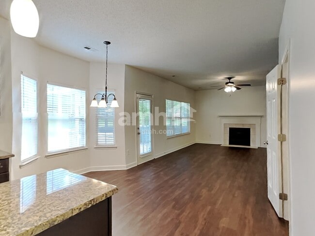 Photo - 136 Currituck Ct