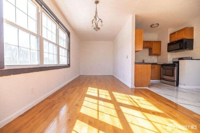 Photo - 60 Sampson St