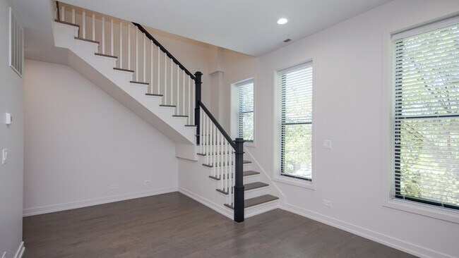 Photo - 1008 W 18th St Unit 304